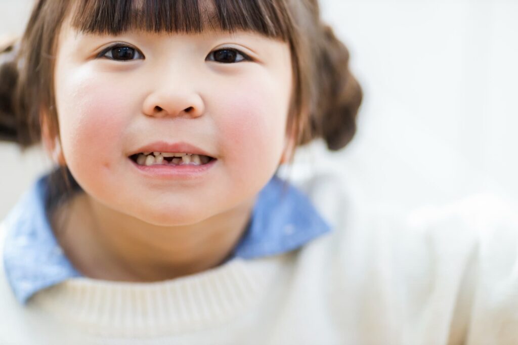 永久歯に生え変わり始めている子供