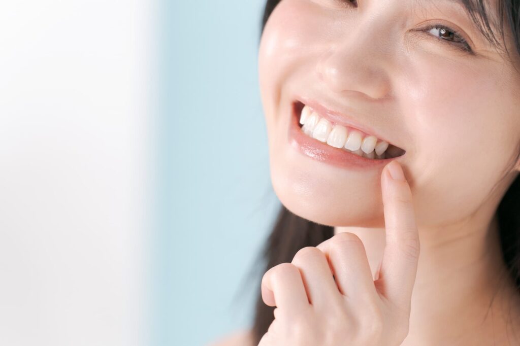 歯周病ケアで健康な歯茎を守る女性
