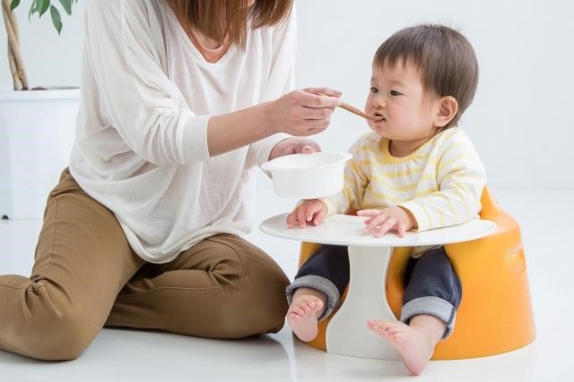 親子でスプーン共有はNG？新たな研究でわかった事実とは