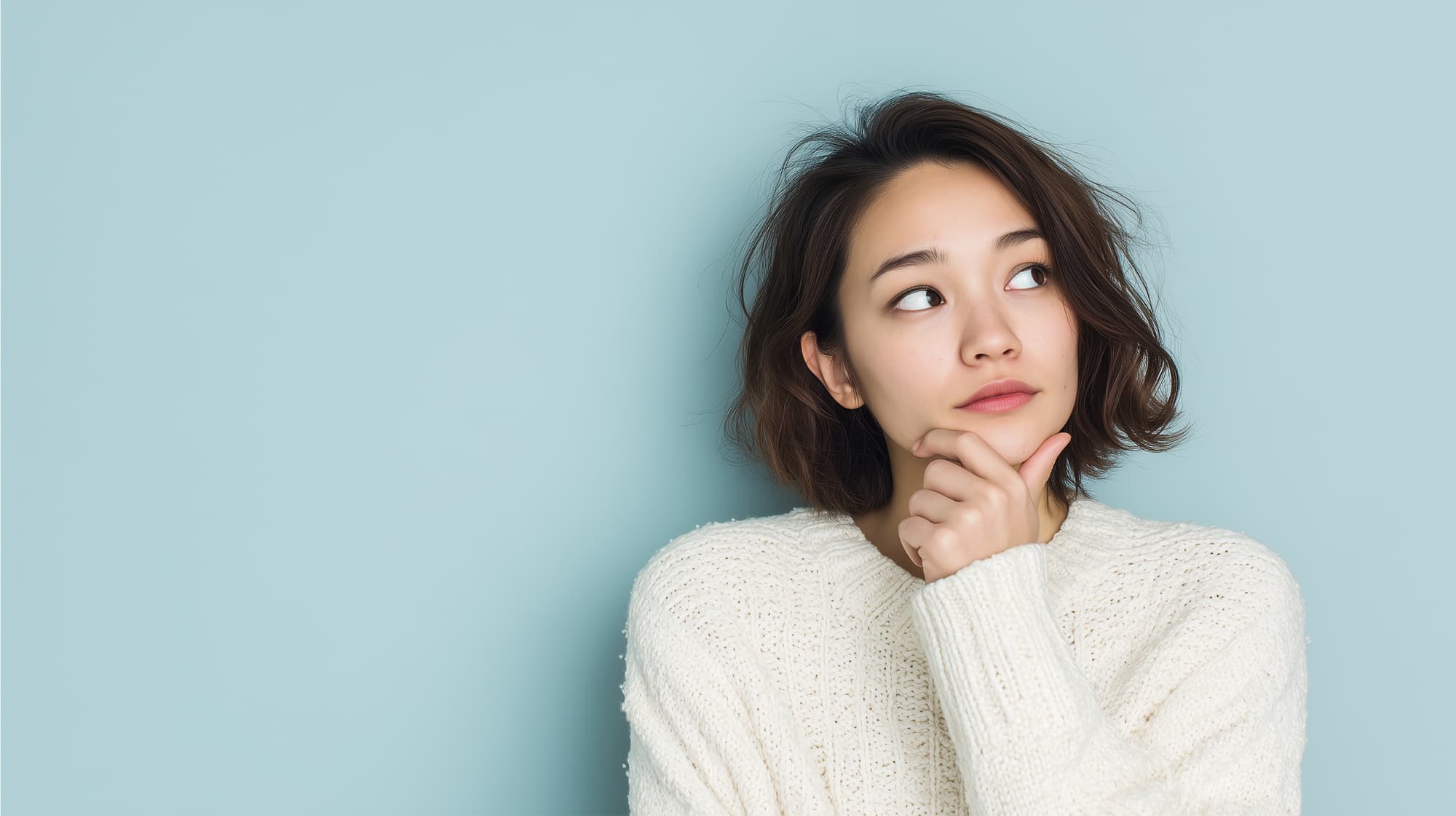 大人になってからでも受け口の治療は間に合うのか疑問を持つ女性